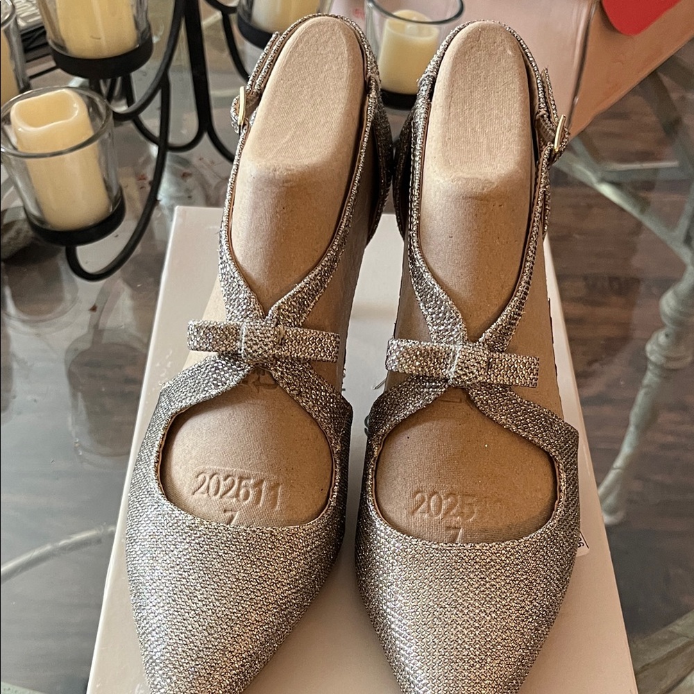Chic Gold Women's Heels with Bow Details-brand new from Notdstroms.